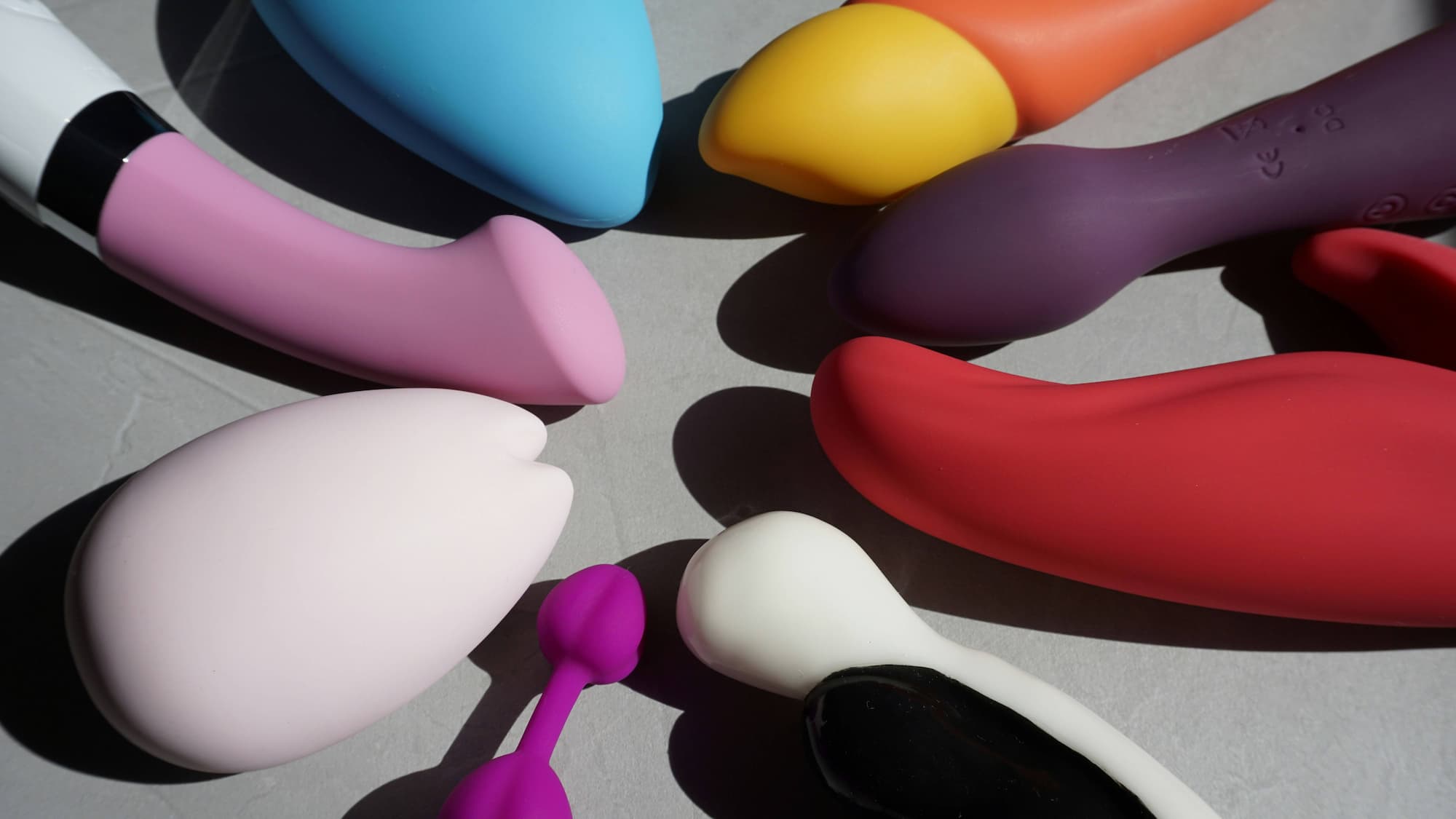 Vibrator Oder Dildo? Whlen Sie Ihren Favoriten! Erovibes.de Vibrator Oder Dildo? Whlen Sie Ihren Favoriten! Erovibes.de